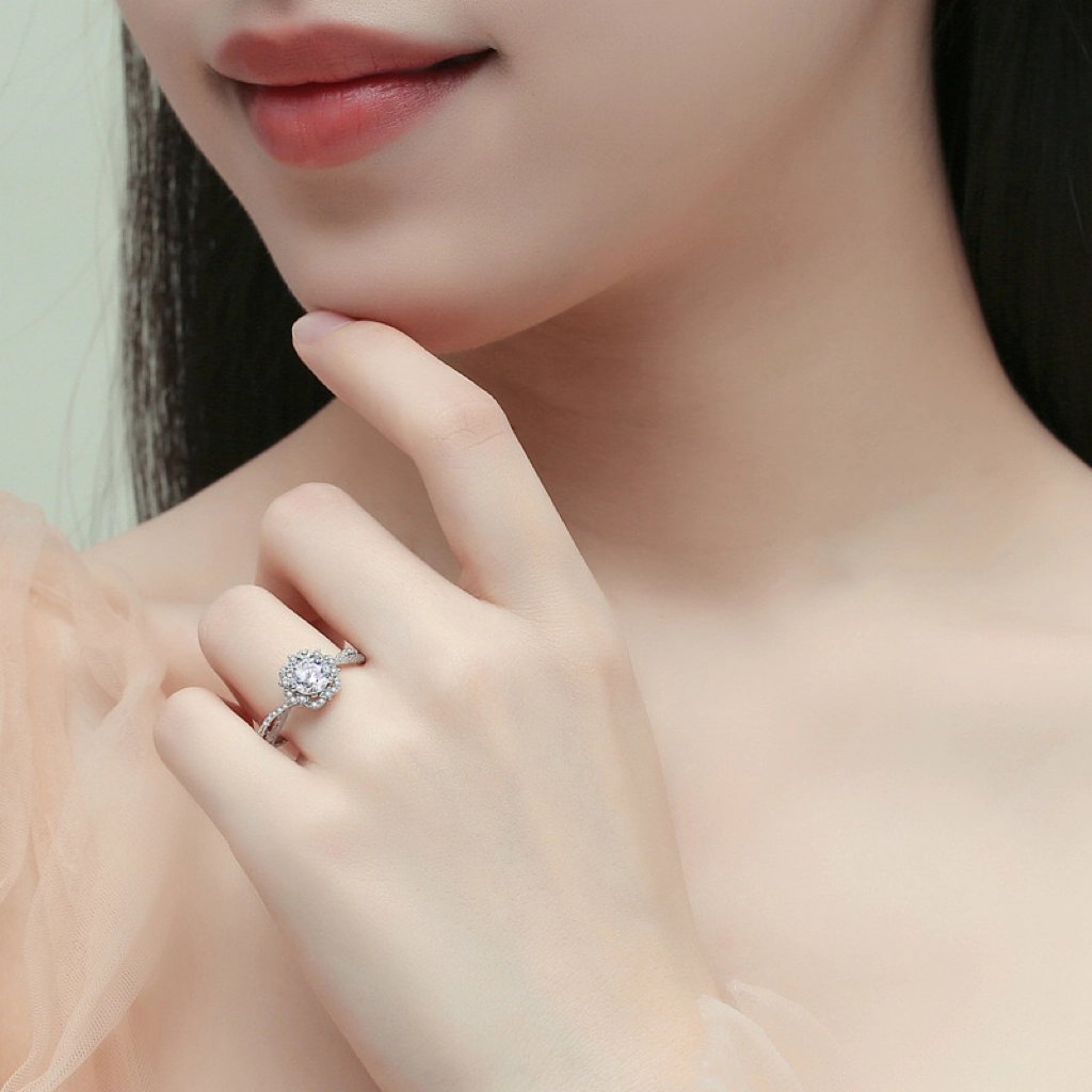 💍 SPARKLES LIKE A DREAM✨ LUXURY LOOK. TIMELESS BEAUTY💕Moissanite from the Stars Ring
